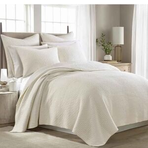 Levtex Home Cross Stitch Reversible Full/Queen Quilt Set (88x92in)Shams (26x20in